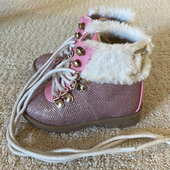 Juicy Couture pink sparkly boots. Size 6 (Toddler). - Picture 2 of 4